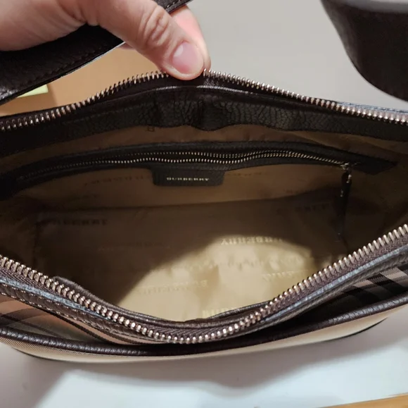 ❌️SOLD❌️Burberry Vintage Small Shoulder Bag - Picture 10 of 13